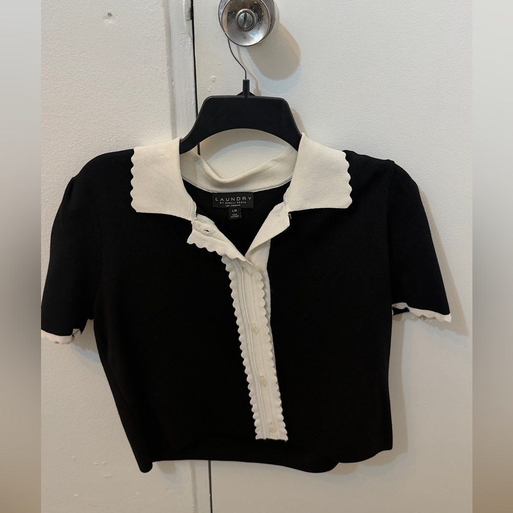 Laundry By Shelli Segal Black and Cream Scalloped Top